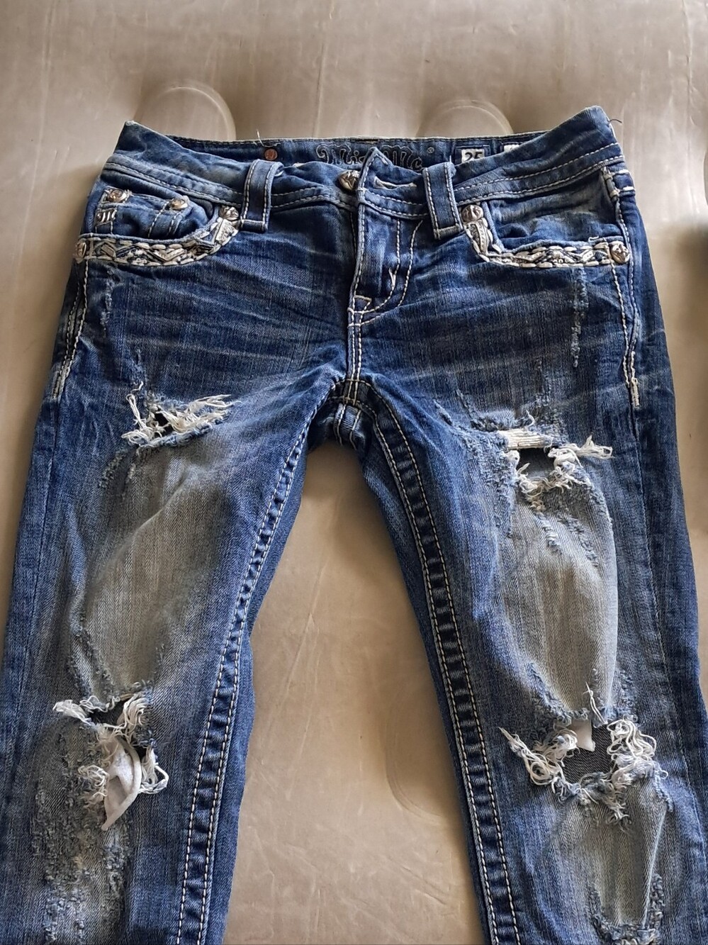 Miss Me Distressed Cropped Jeans (71)